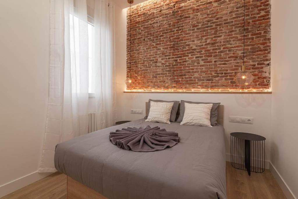 Apartment Salamanca V Calle Alcantara 3br 3bh