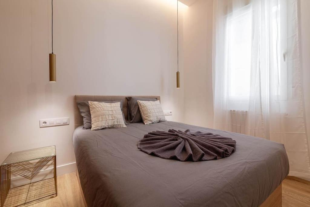 Apartment Salamanca V Calle Alcantara 3br 3bh