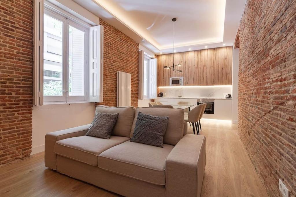 Apartment Salamanca V Calle Alcantara 3br 3bh