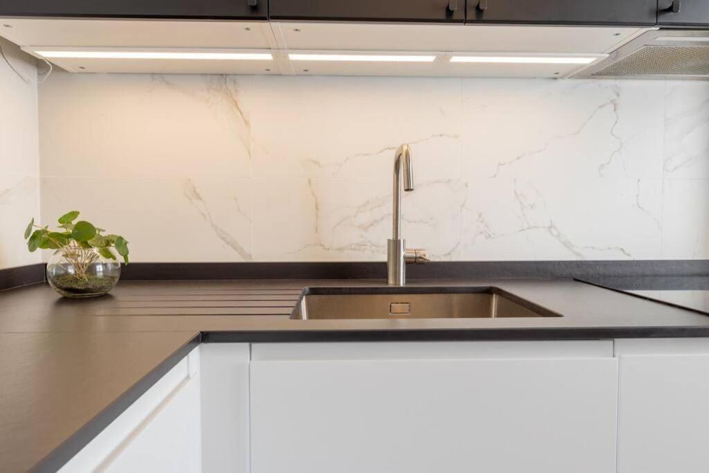 Apartamento Paseo Esperanza Lujoso Apartamento En *