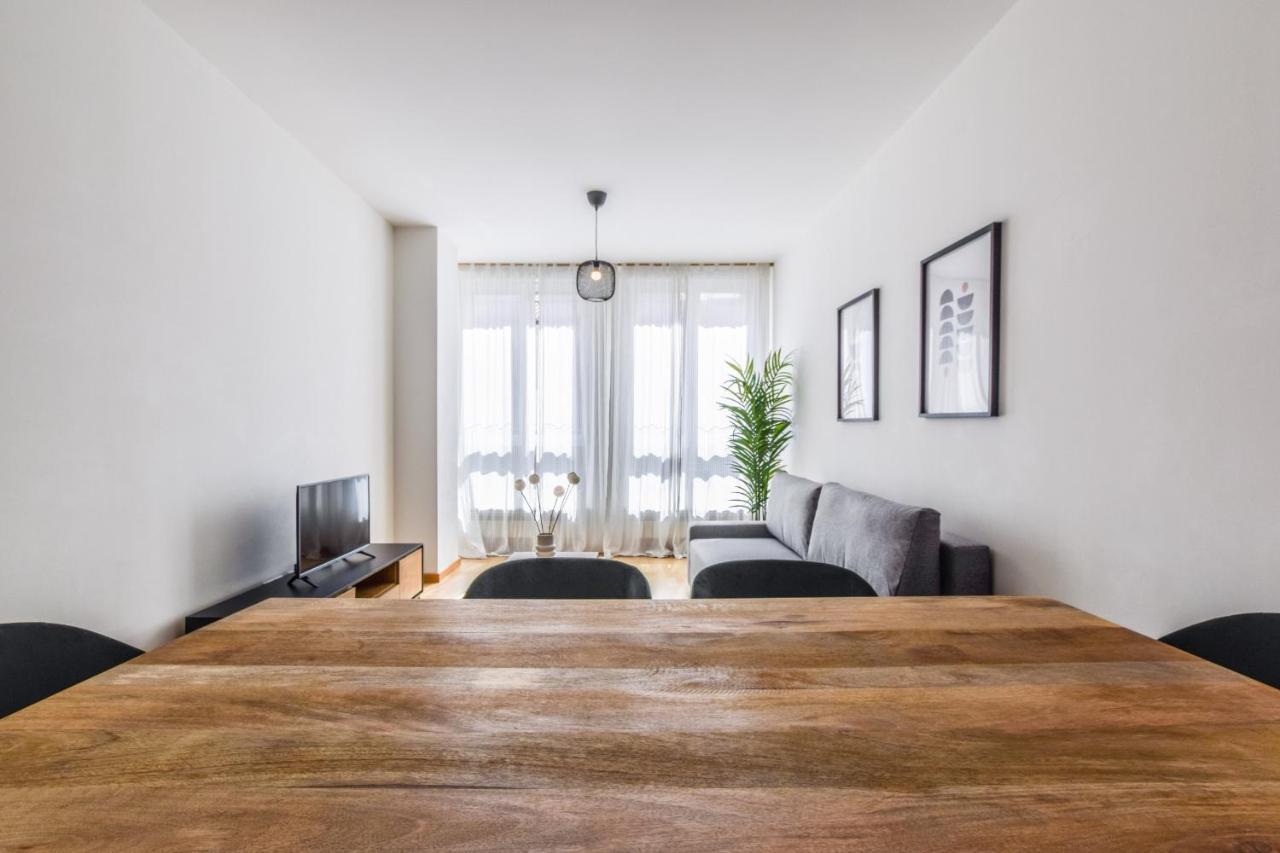 Apartamento En Gran Via 6 Personas *