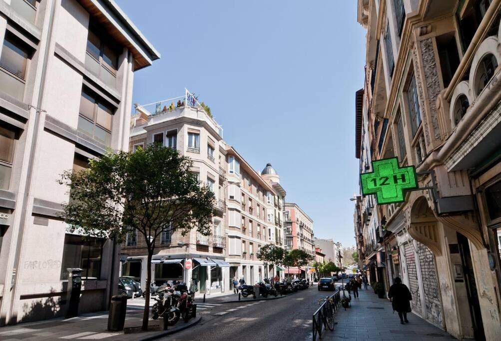 Hortaleza 72 Buhardilla En Chueca * Madrid