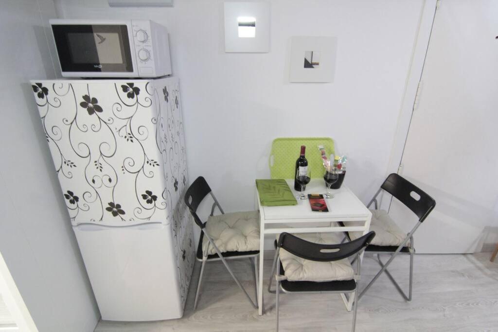 Studio 4 Puerta Del Sol Apartment