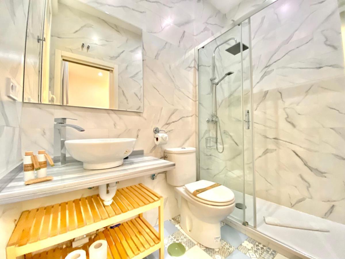 Charming Puerta Del Sol Center - 6 Bedrooms *