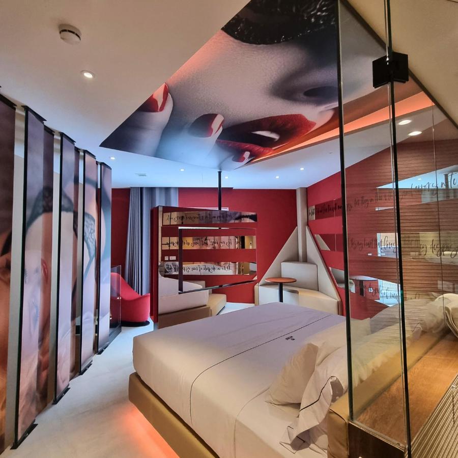 Avenue - Lovely Love hotel