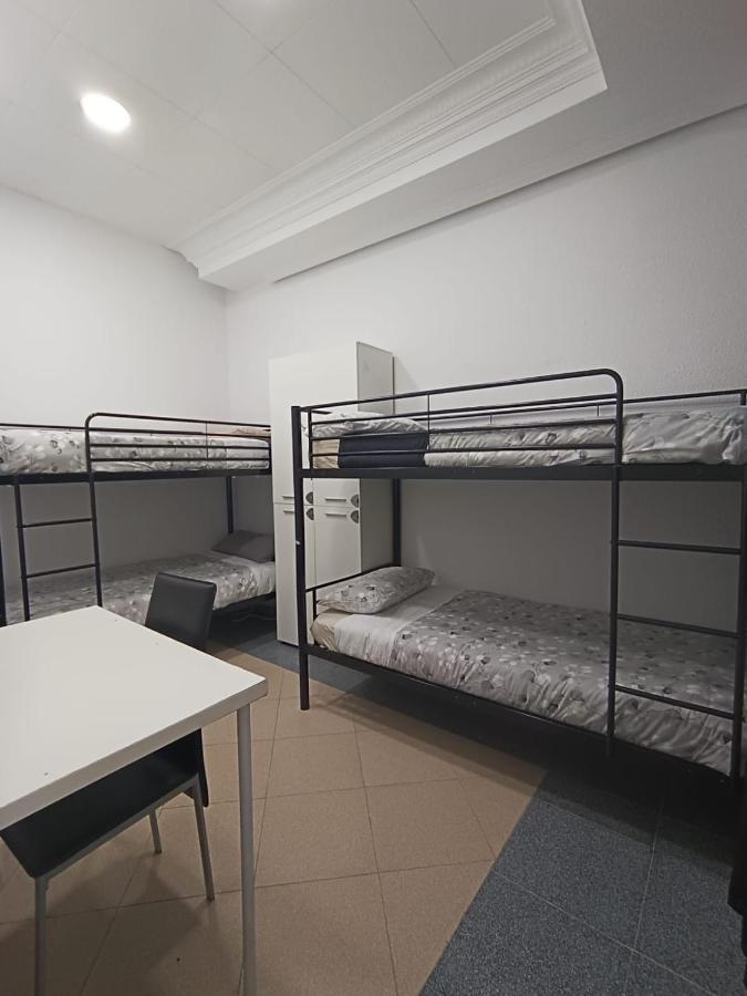Parsa Hostel *