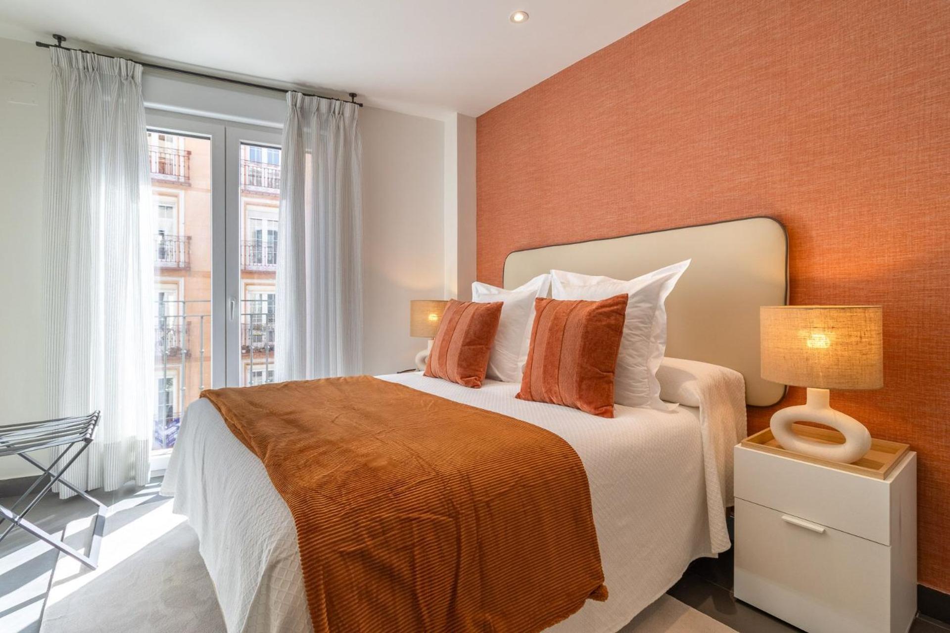 Apartamento Authentic La Latina Getaway Just Steps From Iconic Rastro Latina Toledo X *