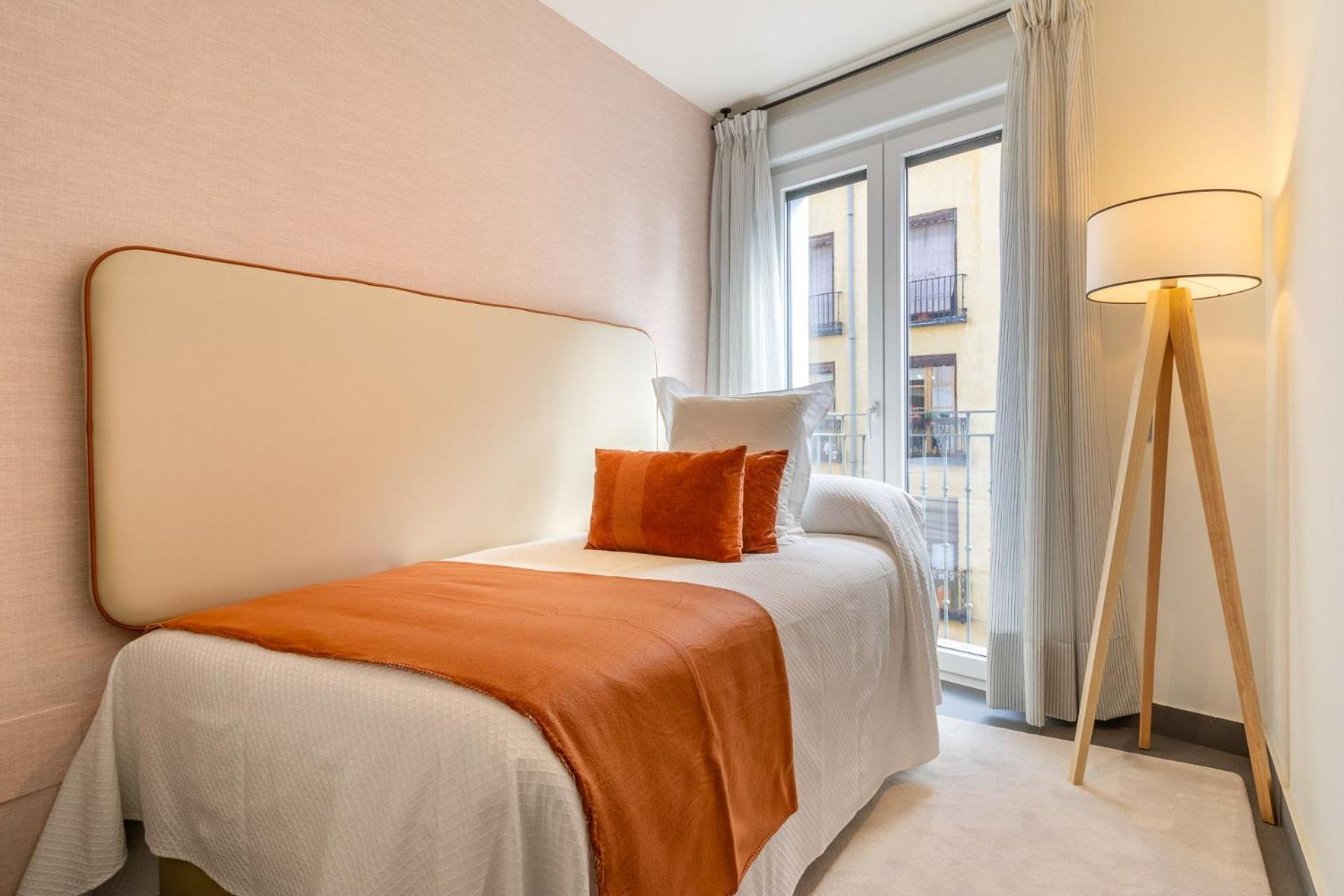Apartamento Authentic La Latina Getaway Just Steps From Iconic Rastro Latina Toledo X Madri