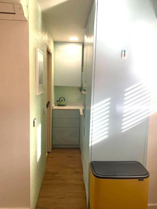 Exclusivo Y Acogedor Piso Con Encanto En Plaza Chueca, Con Aire Acondicionado Y Calefaccion Lejlighed