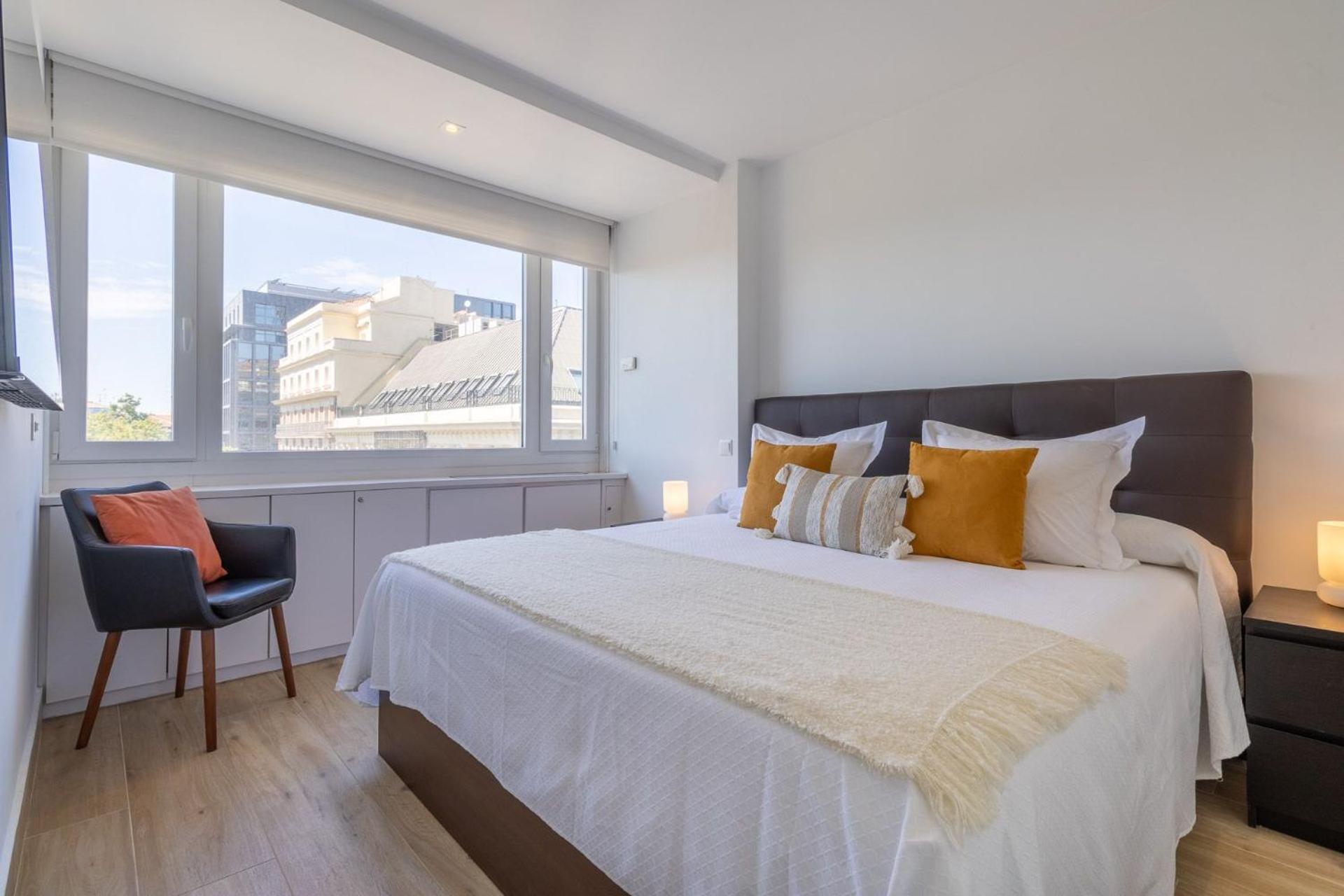 Charming 1-bedroom By Plaza Colon Ideal Location Colon Ii * Madrid