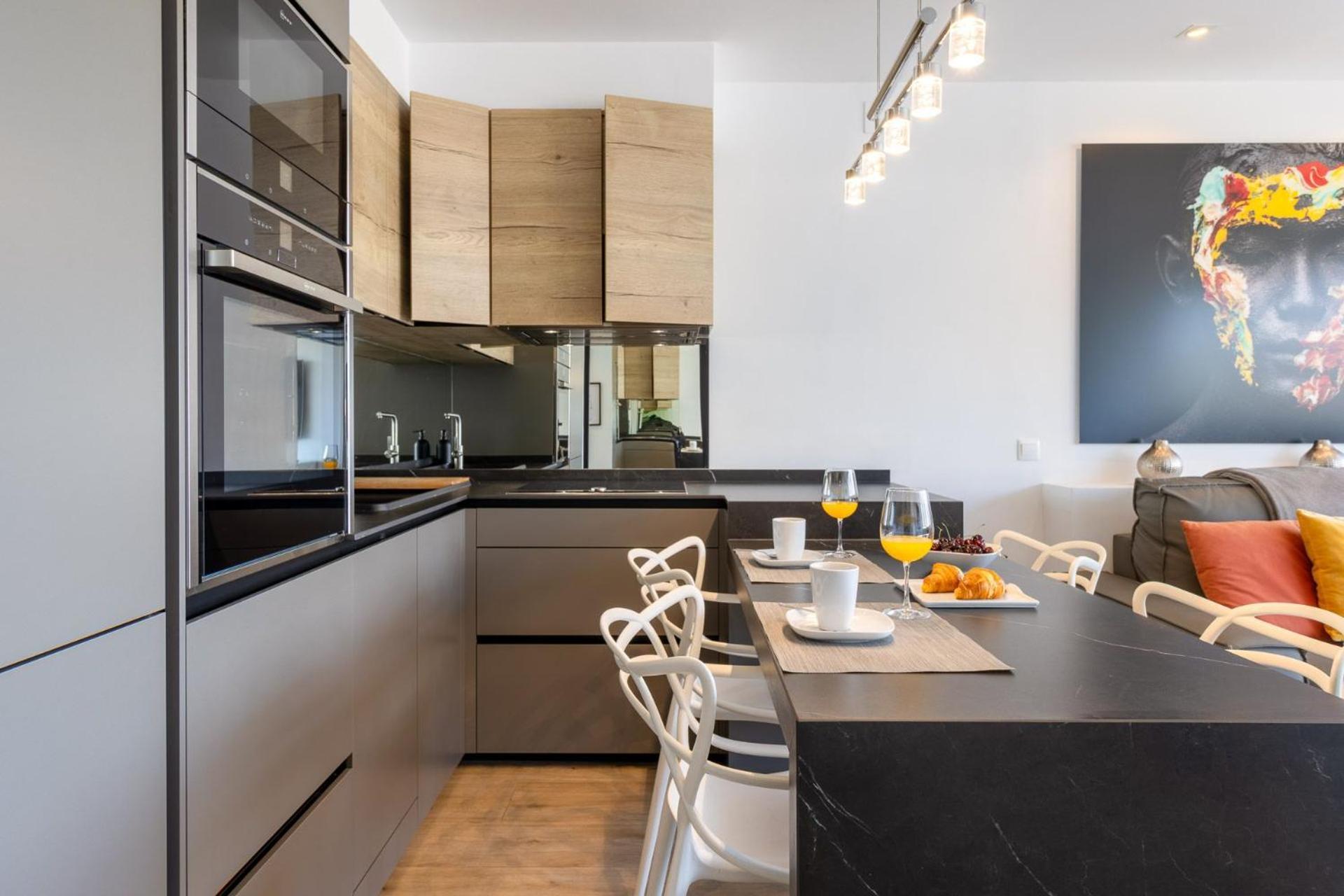 Charming 1-bedroom By Plaza Colon Ideal Location Colon Ii Madrid