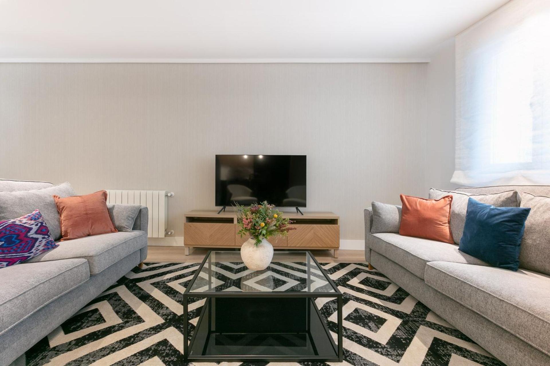 8-person Luxury In The Heart Of Prime Location Fuencarral I * Madrid