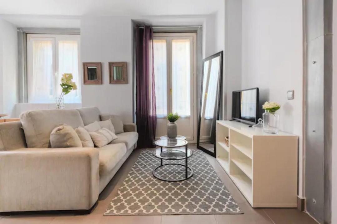 Lejlighed Modern And Bright- 1bd 1 Bth Furnished- Sol In Downtown Area *