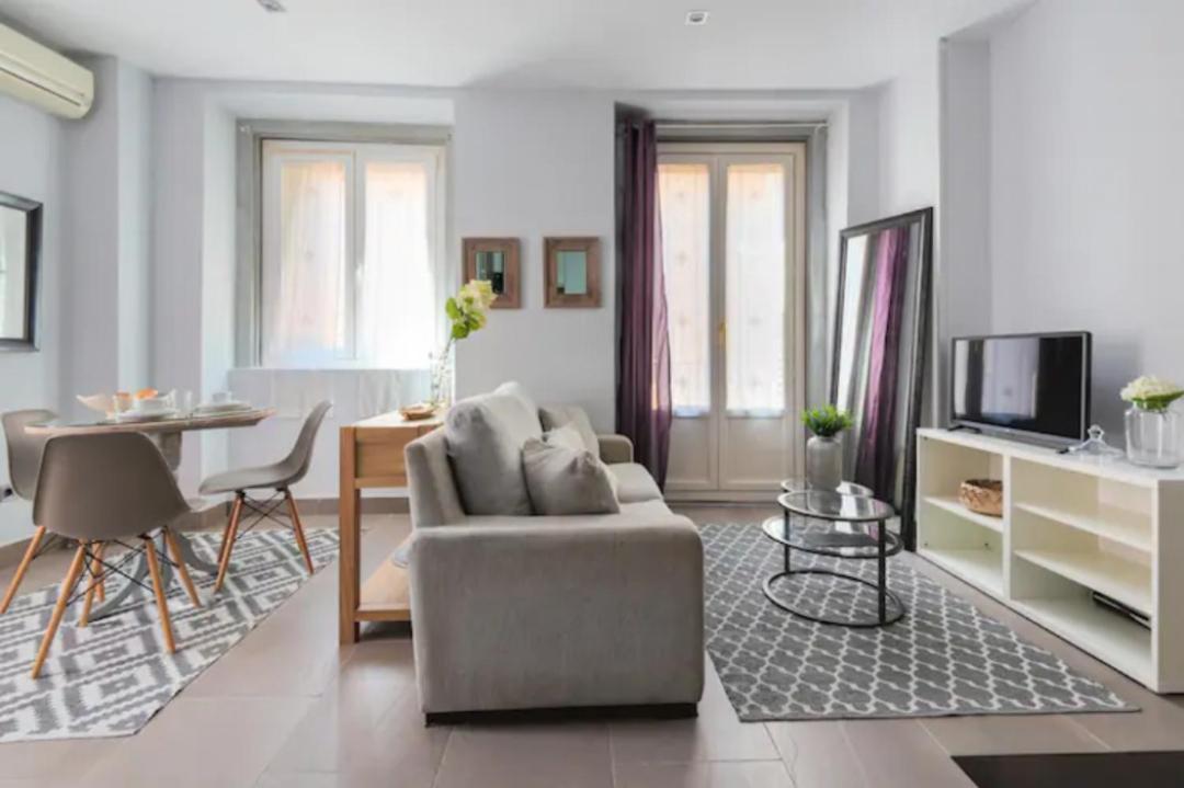 Lejlighed Modern And Bright- 1bd 1 Bth Furnished- Sol In Downtown Area *