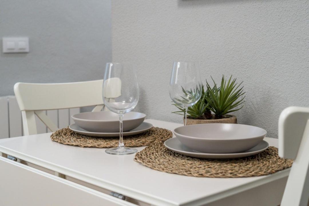 Apartment Wide & Modern- 3bd 1bth- Delicias Madrid