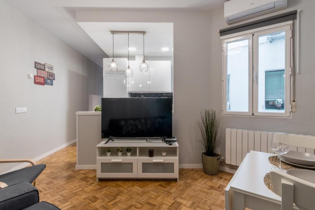 Apartment Wide & Modern- 3bd 1bth- Delicias *