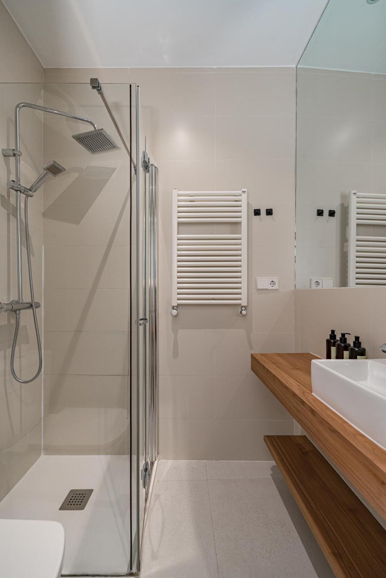 Lalatina Ii Calle Almendro 3br 2bh Apartment Madrid