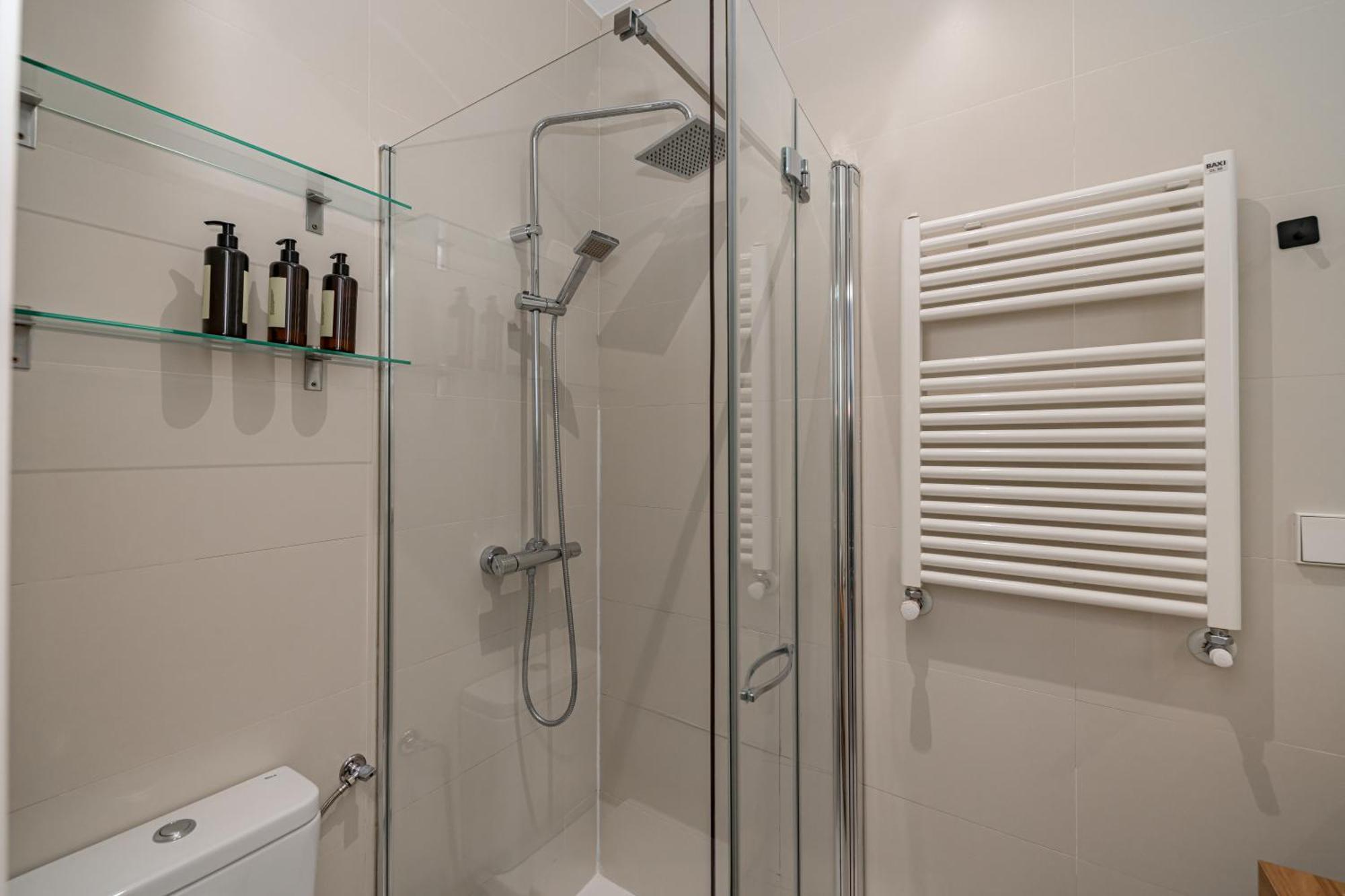 Apartment Lalatina Ii Calle Almendro 3br 2bh *