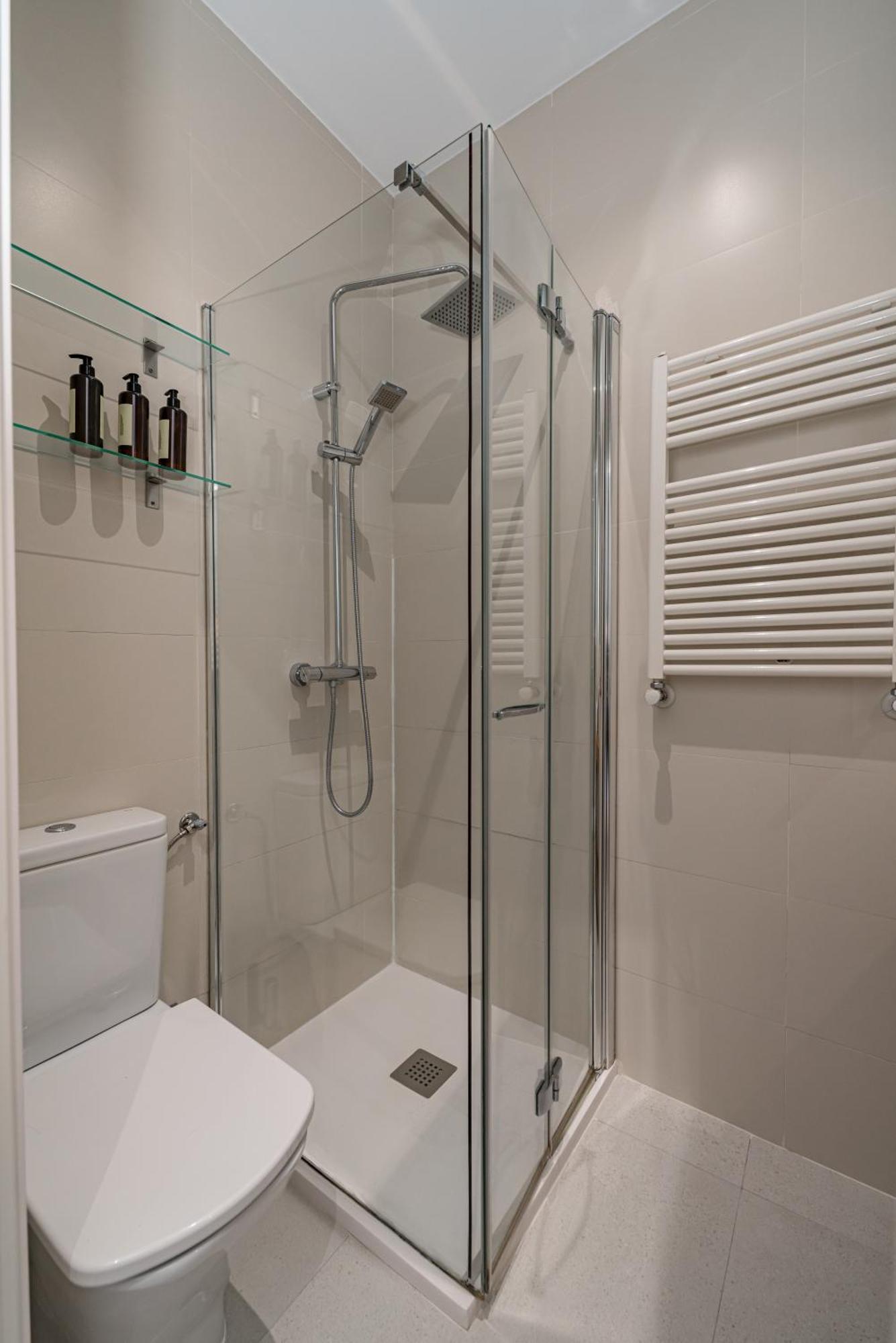Apartment Lalatina Ii Calle Almendro 3br 2bh *