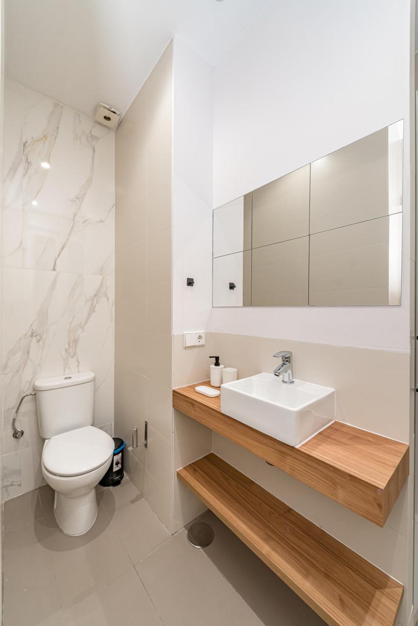 Lalatina Ii Calle Almendro 3br 2bh Apartment