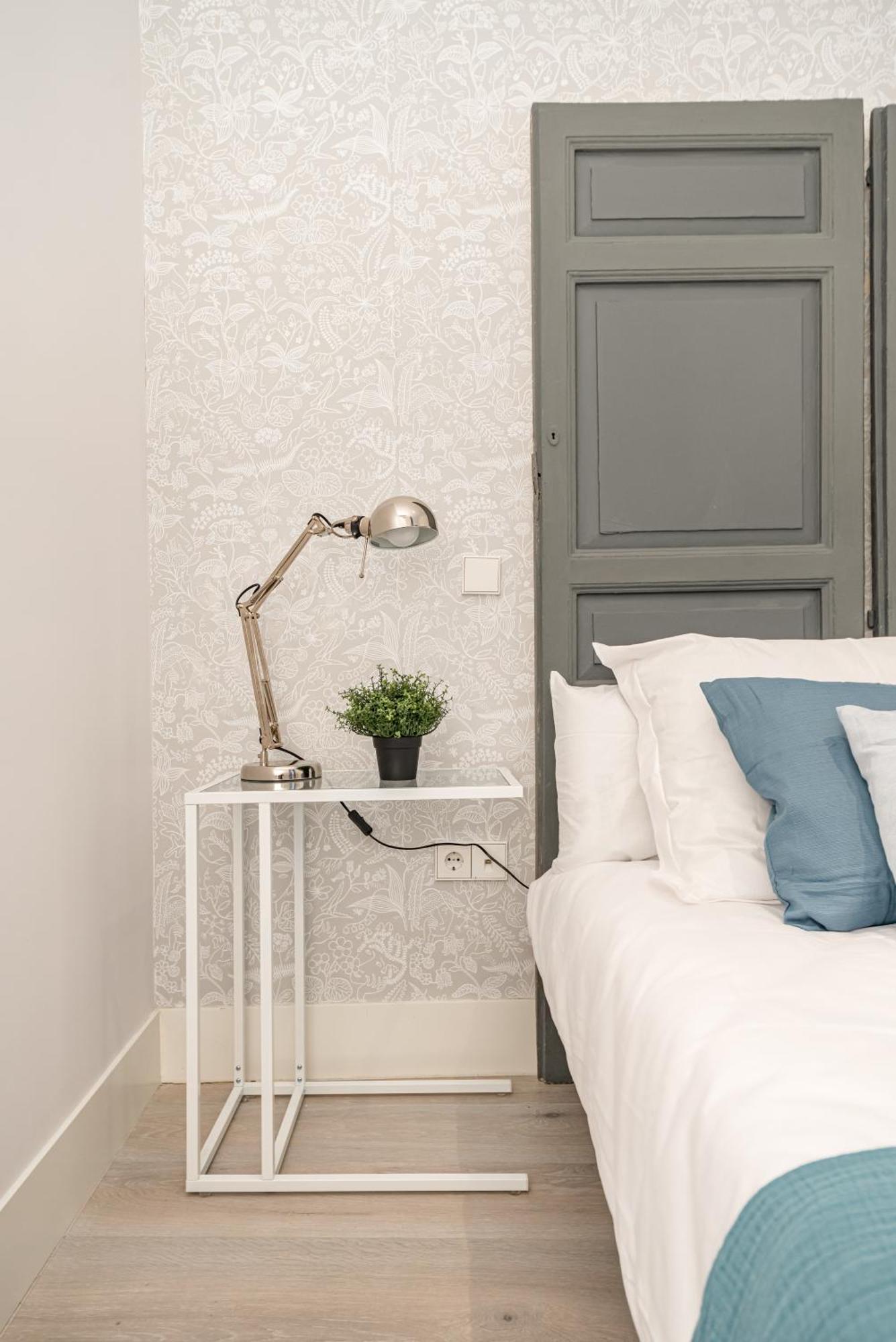 Apartment Lalatina Ii Calle Almendro 3br 2bh *
