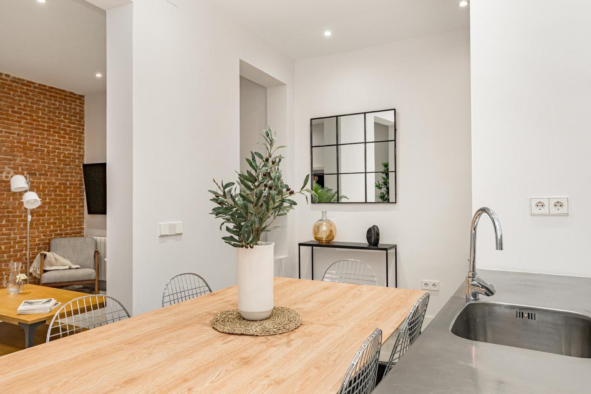 Lalatina Ii Calle Almendro 3br 2bh Apartment