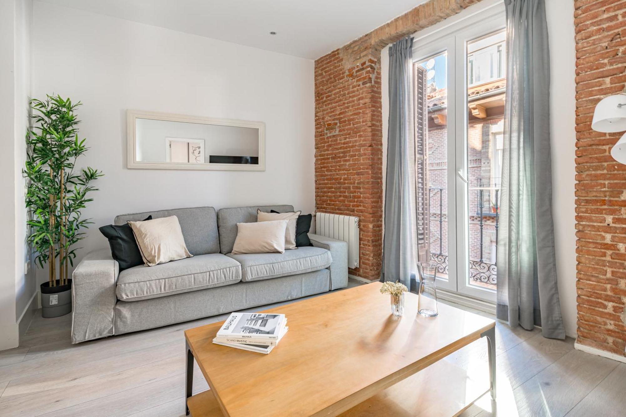 Apartment Lalatina Ii Calle Almendro 3br 2bh *