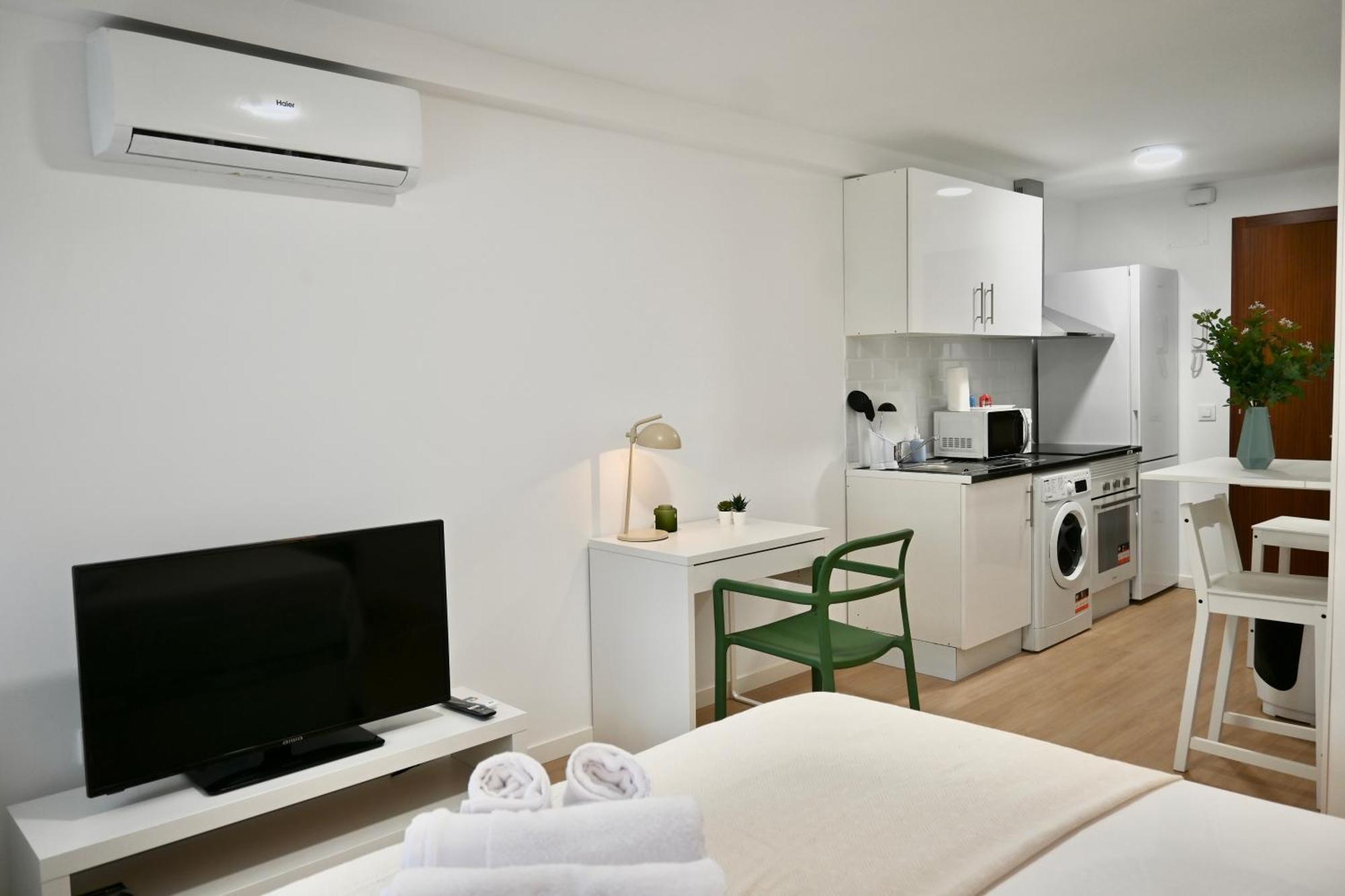 For Acogedor Temporal Tipo Estudio Cerca De La Plaza De Toros En Ventas Ale14be Apartamento *