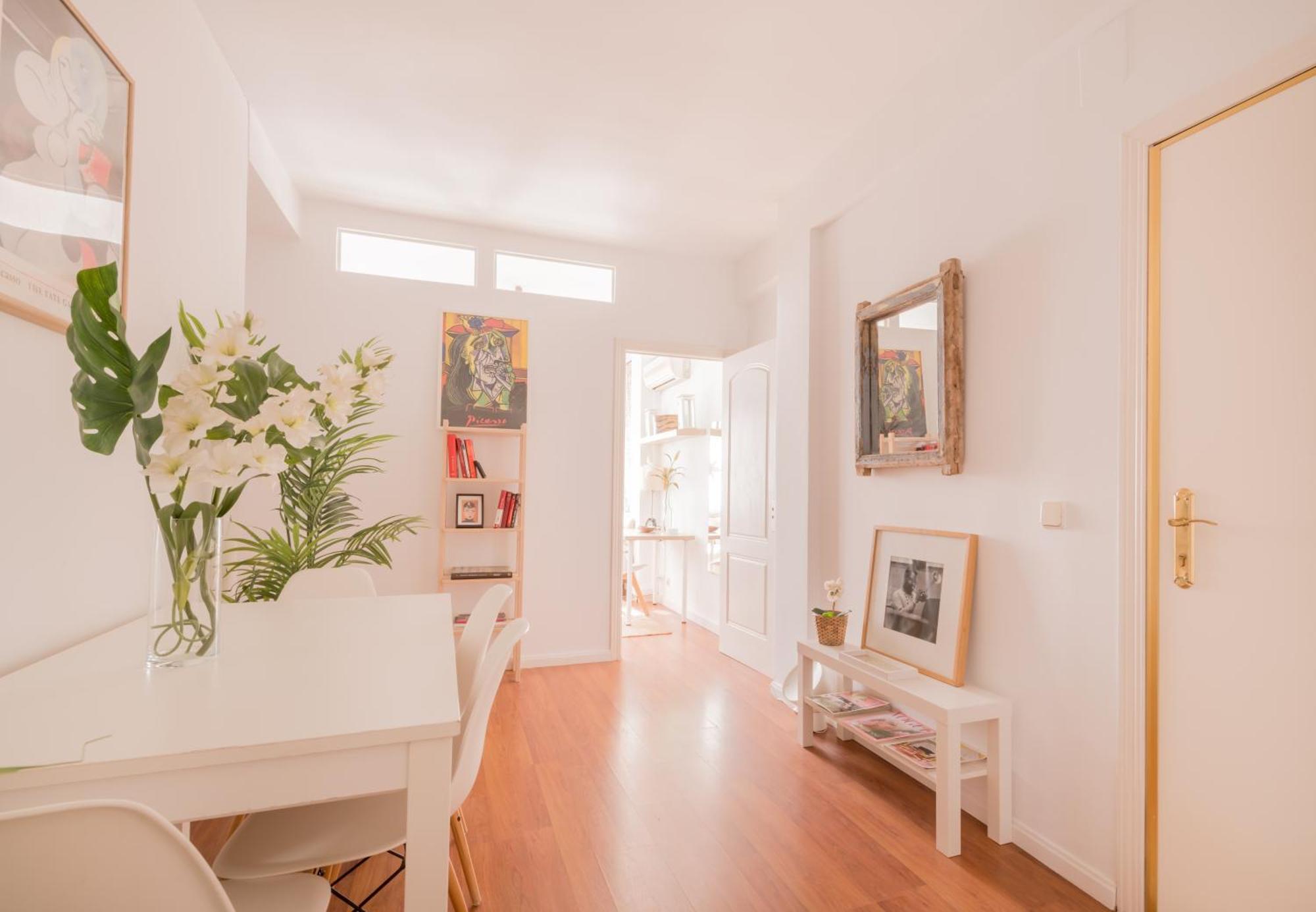 Cozy And Stylish With Natural Light And Vibrant Decor Privat bolig *