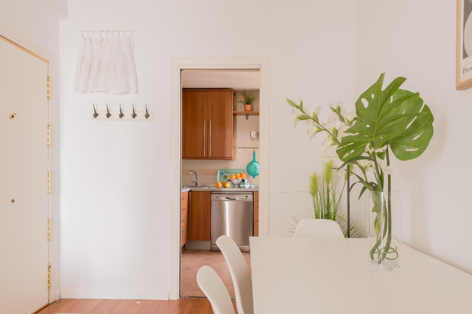 Cozy And Stylish With Natural Light And Vibrant Decor Privat bolig *