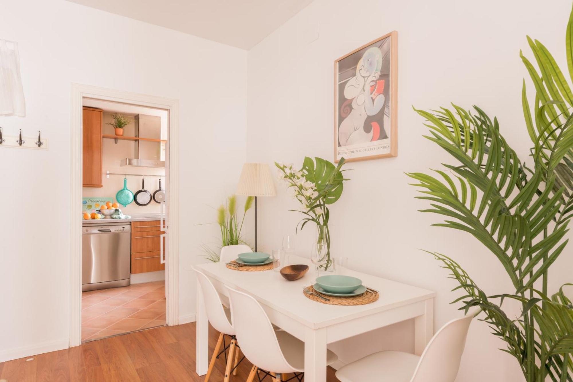 Privat bolig Cozy And Stylish With Natural Light And Vibrant Decor Madrid