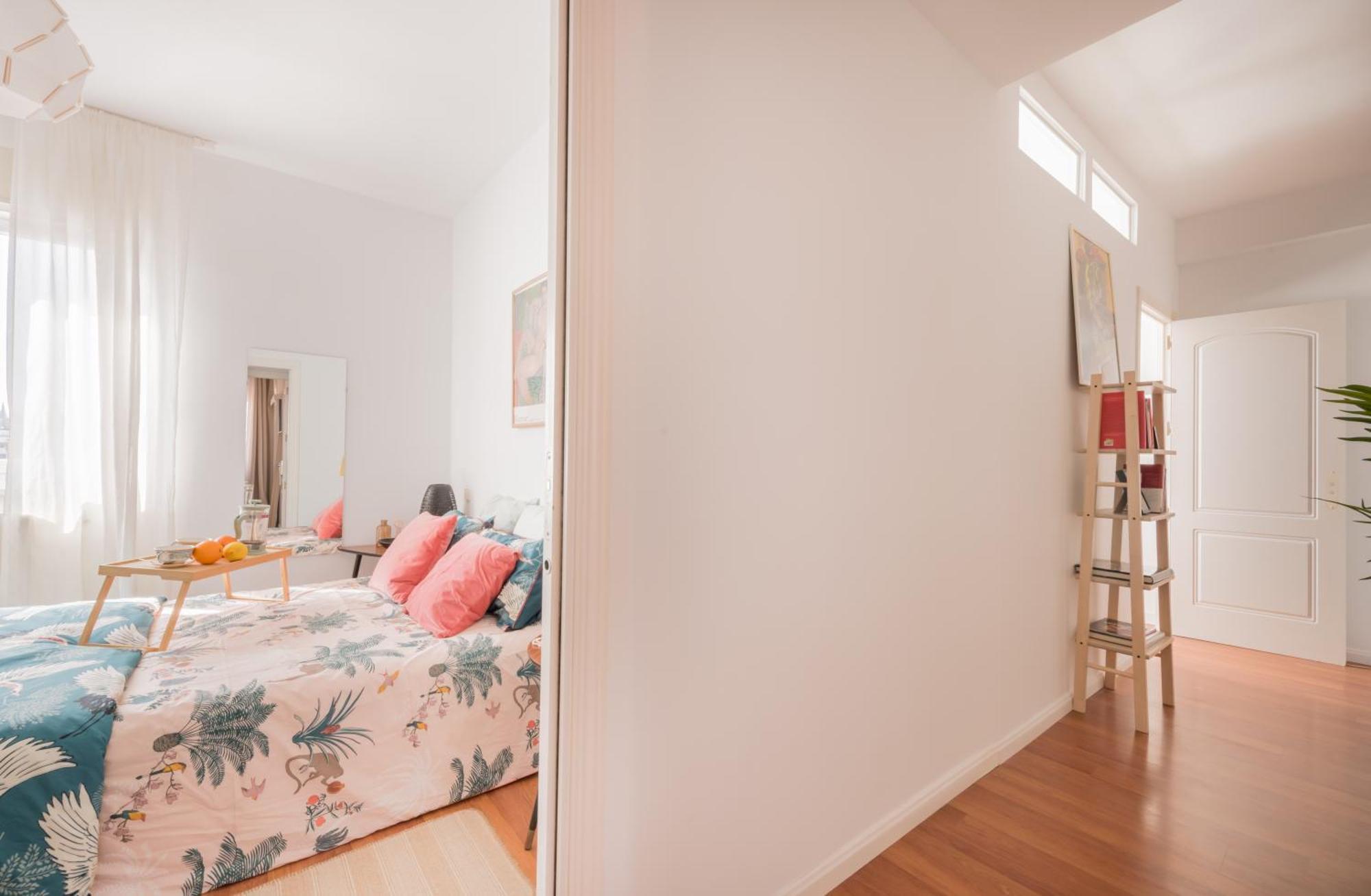 Privat bolig Cozy And Stylish With Natural Light And Vibrant Decor Madrid