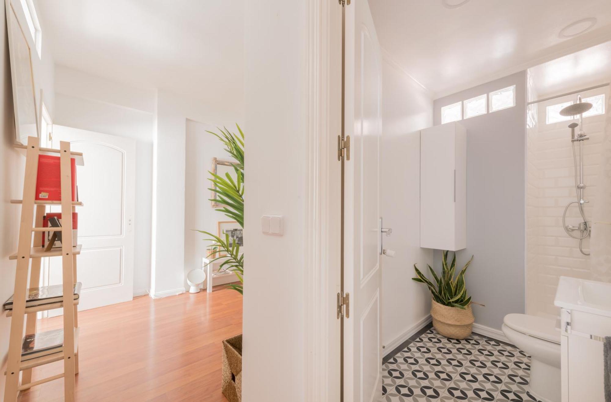 Cozy And Stylish With Natural Light And Vibrant Decor Privat bolig Madrid
