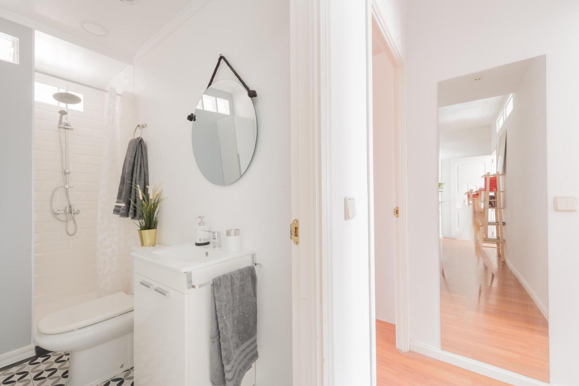 Cozy And Stylish With Natural Light And Vibrant Decor Privat bolig