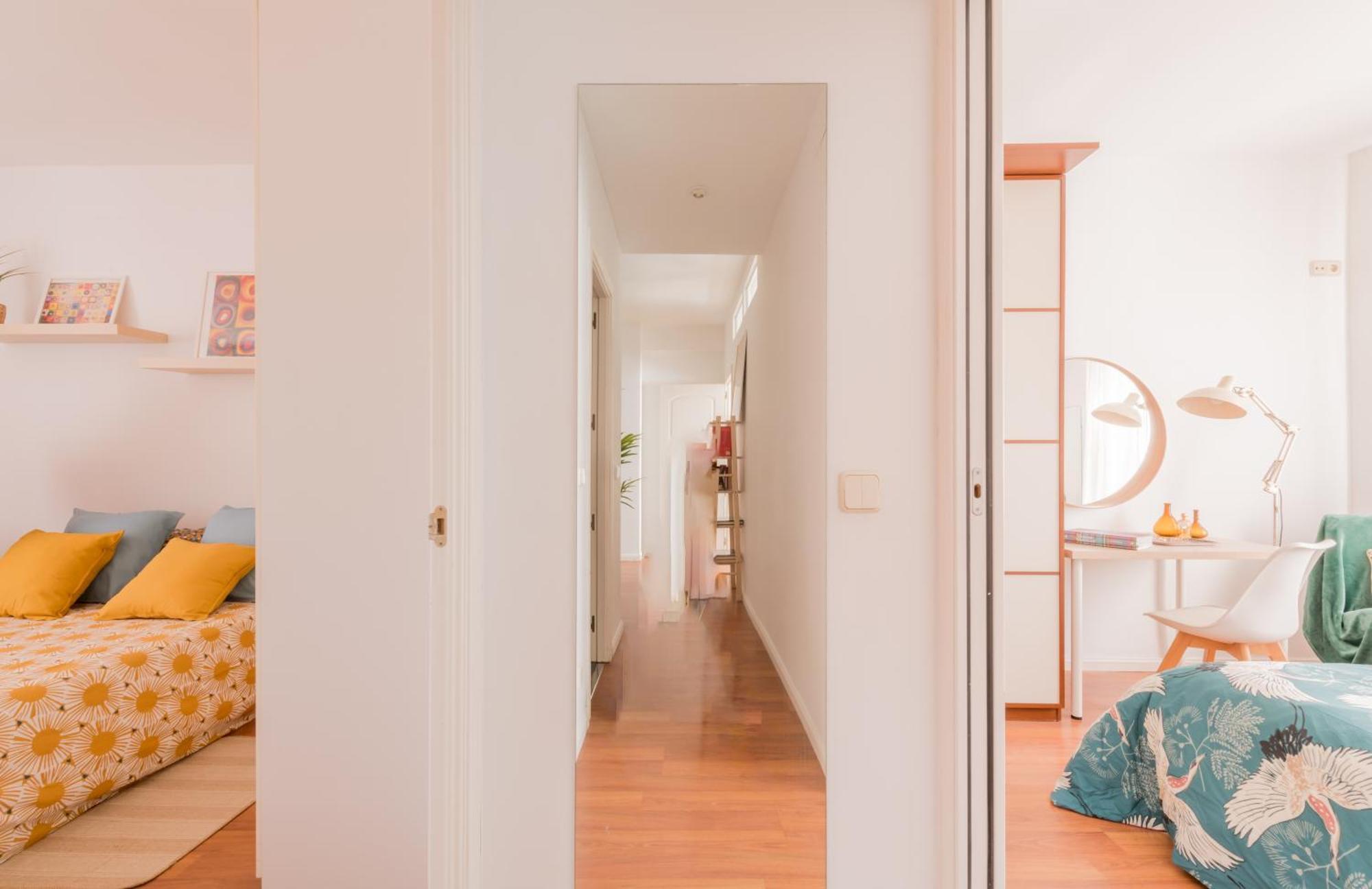 Cozy And Stylish With Natural Light And Vibrant Decor Privat bolig Madrid