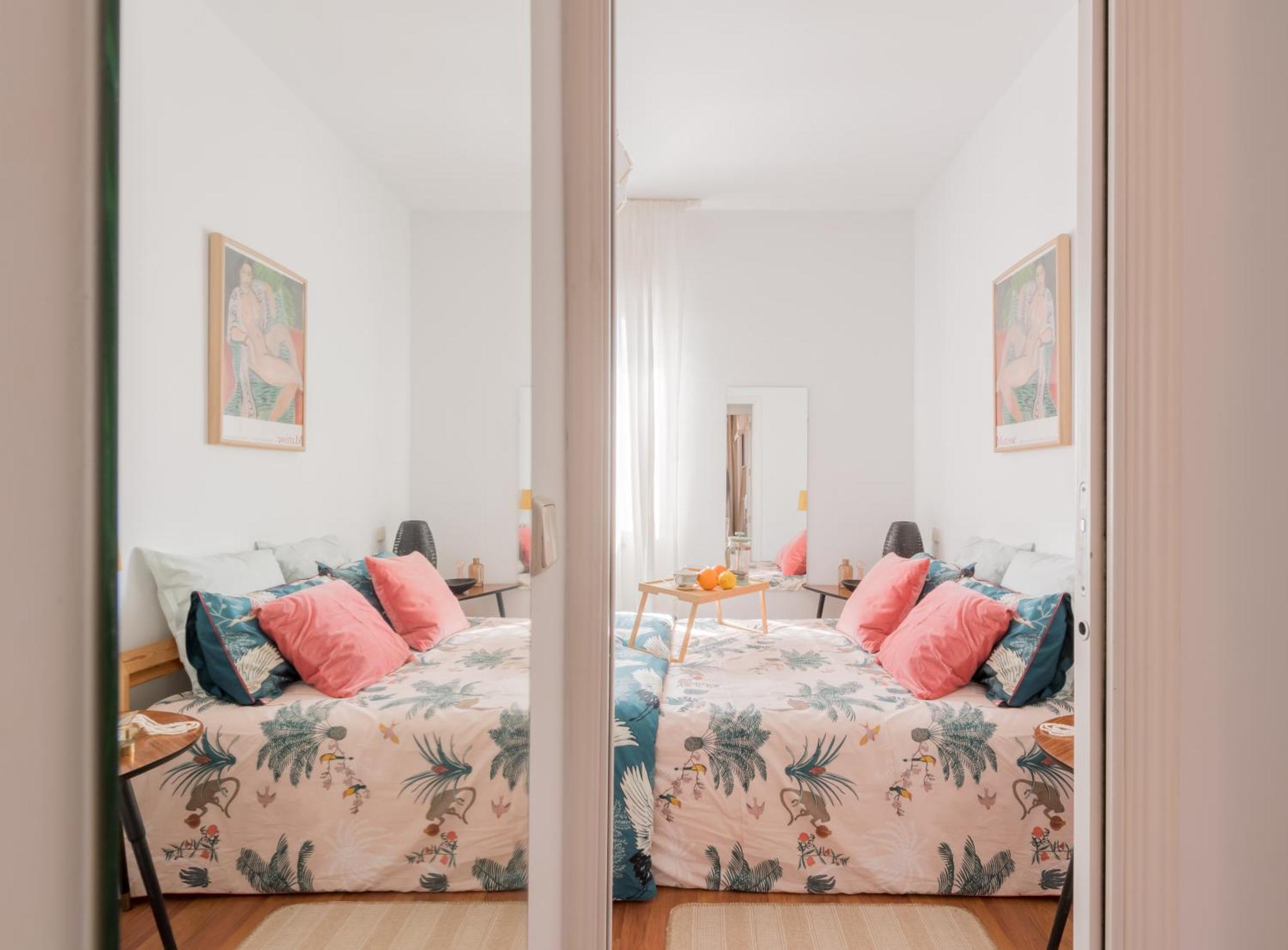 Cozy And Stylish With Natural Light And Vibrant Decor Madrid