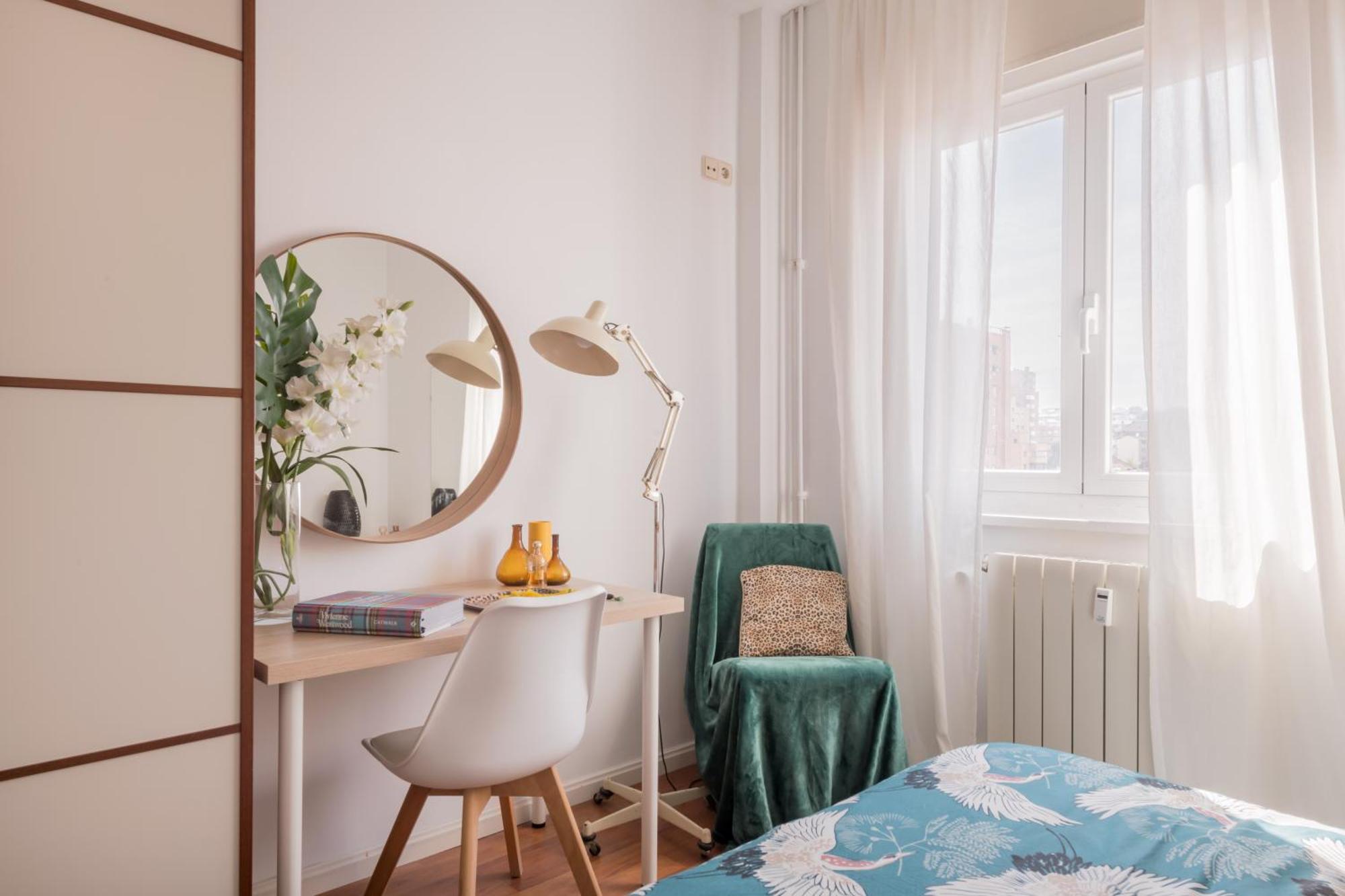Cozy And Stylish With Natural Light And Vibrant Decor Madrid