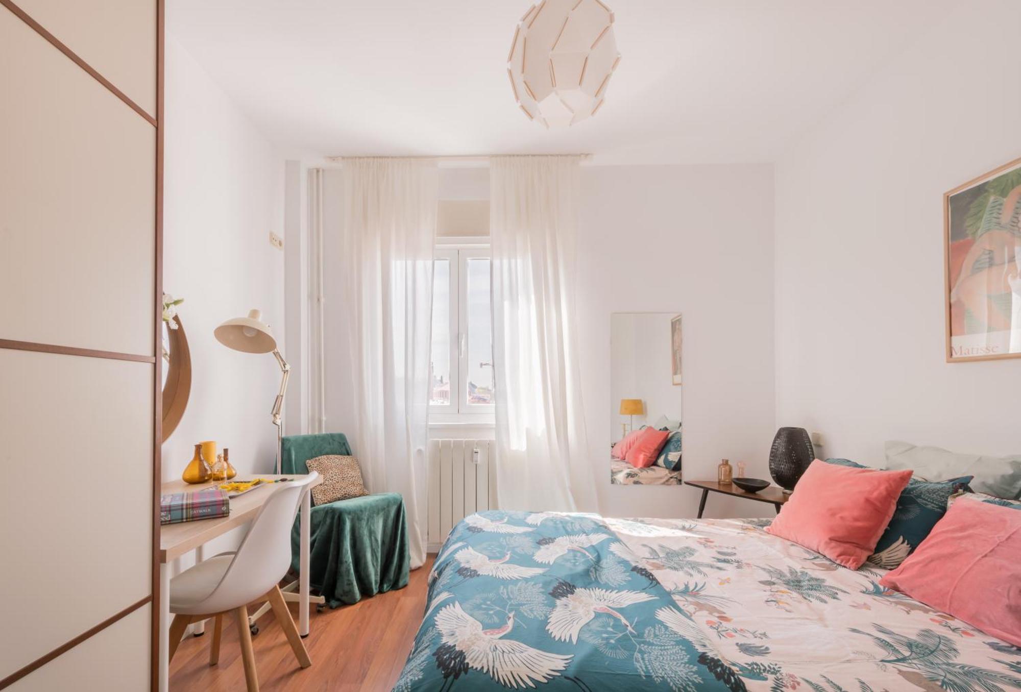 Privat bolig Cozy And Stylish With Natural Light And Vibrant Decor Madrid
