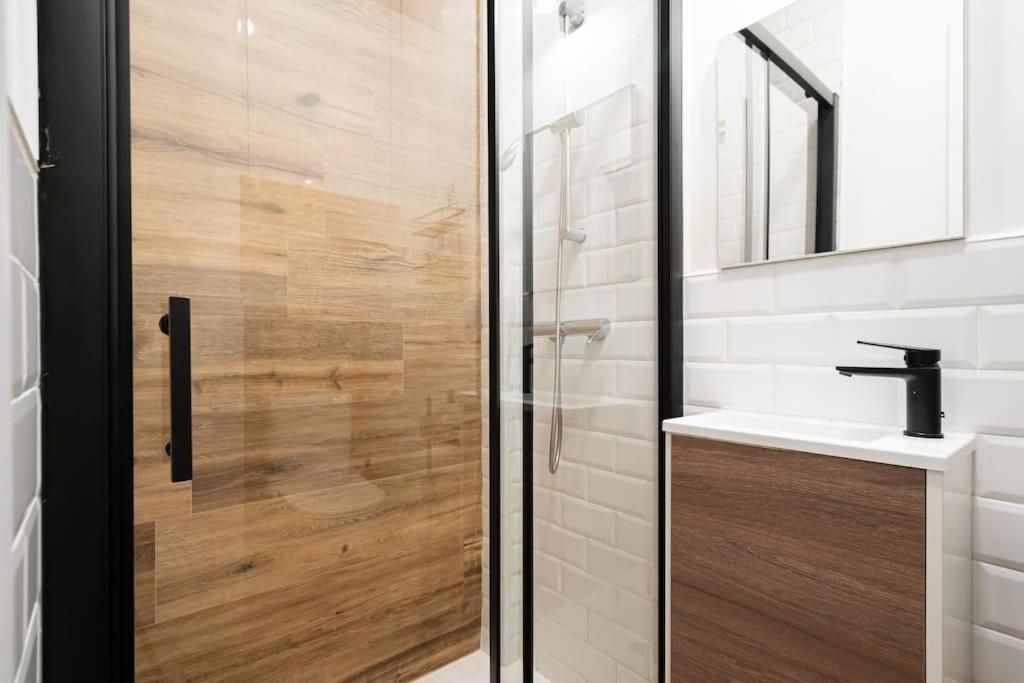 Stylish 1 Bedroom In Barrio Salamanca Apartment Madrid