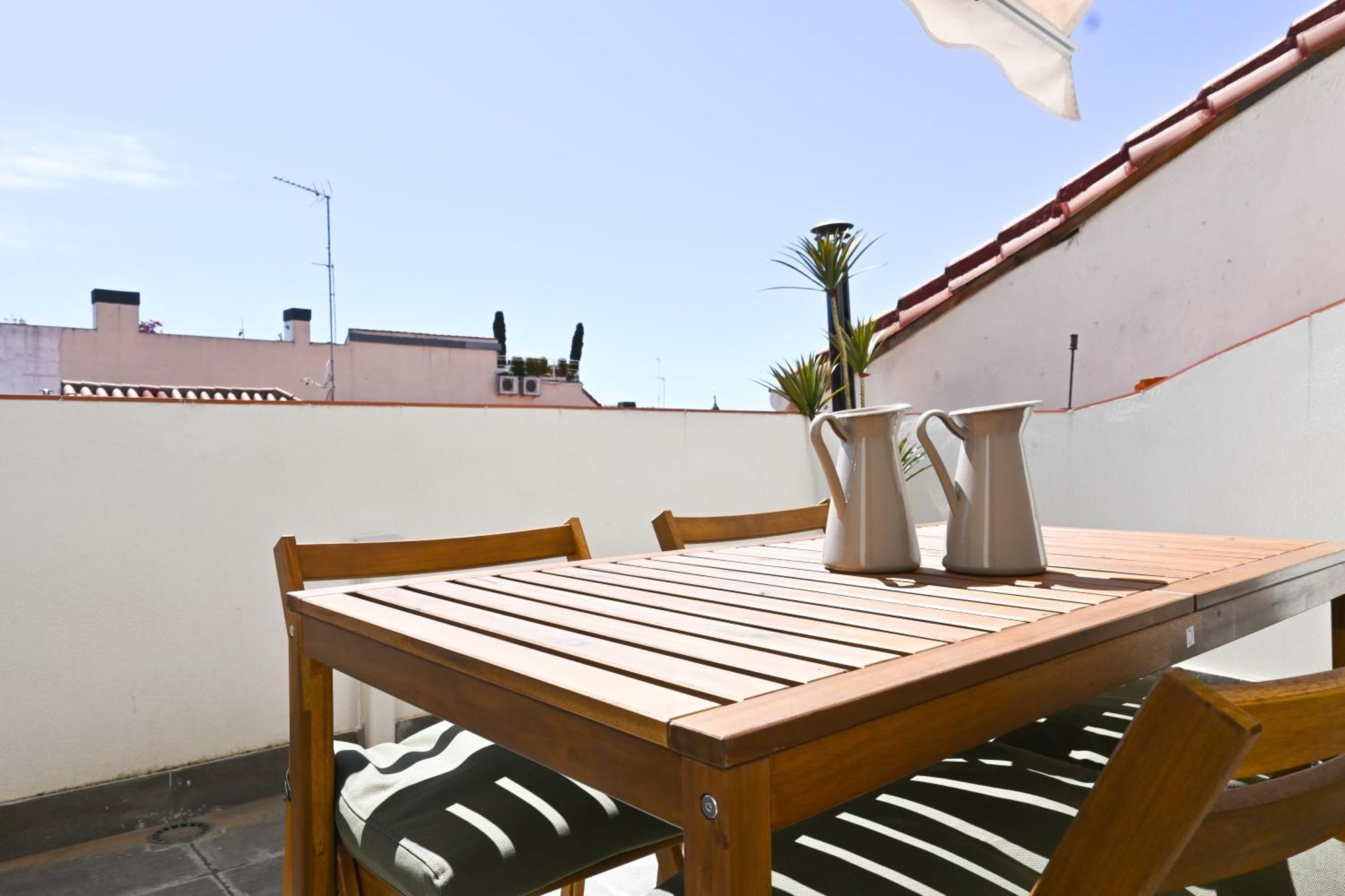 For You Apartamento De Dos Con Terraza En El Corazon De Malasana Ecl4ºa Apartamento Madri