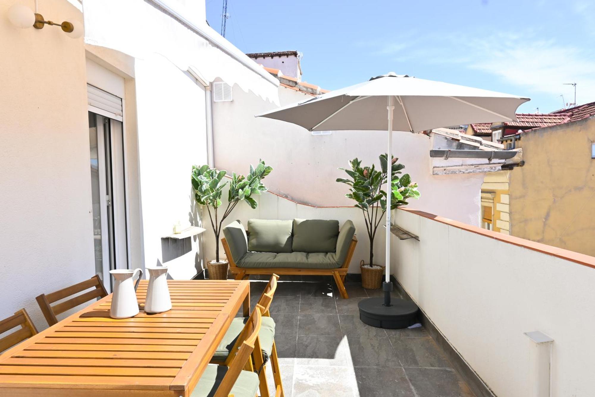 For You Apartamento De Dos Con Terraza En El Corazon De Malasana Ecl4ºa * Madri
