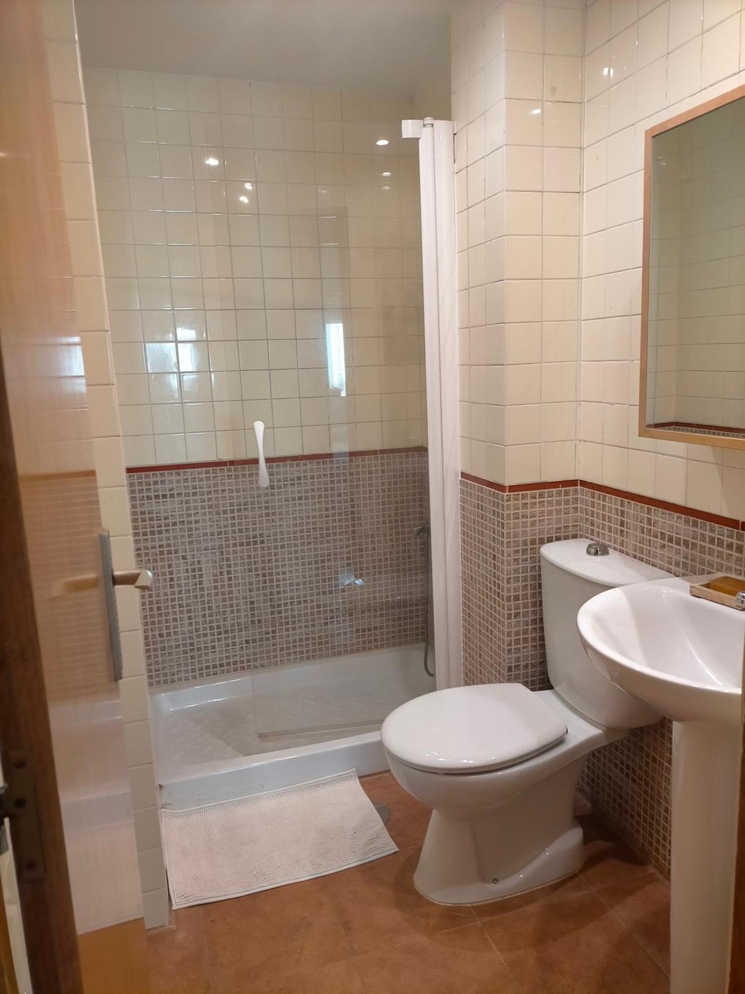 Guest house Female Only Pinar De Chamartin Madrid