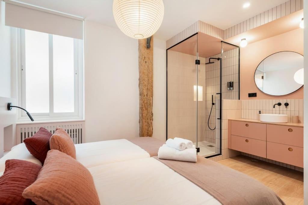 Chueca Fuencarral - 5 Bdrms 5 Baths 12 Pax