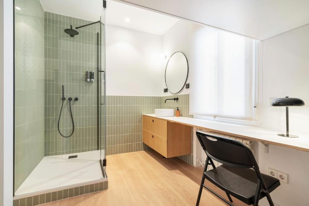 Apartment Chueca Fuencarral - 5 Bdrms 5 Baths 12 Pax
