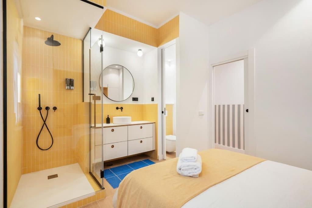 Chueca Fuencarral - 5 Bdrms 5 Baths 12 Pax Apartment Madrid