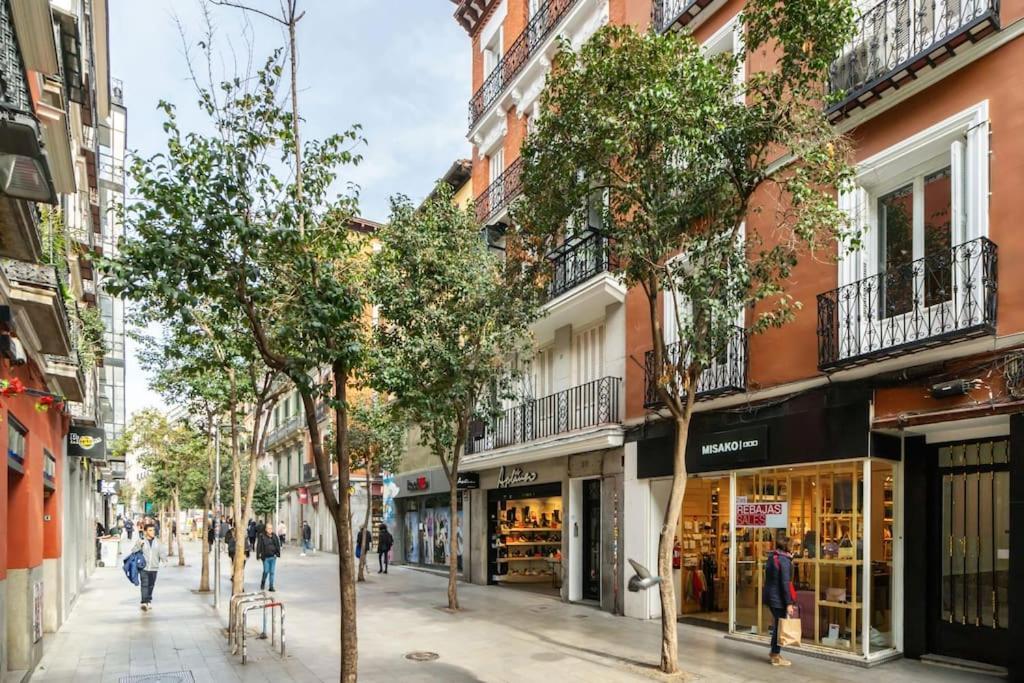 Chueca Fuencarral - 5 Bdrms 5 Baths 12 Pax Apartment