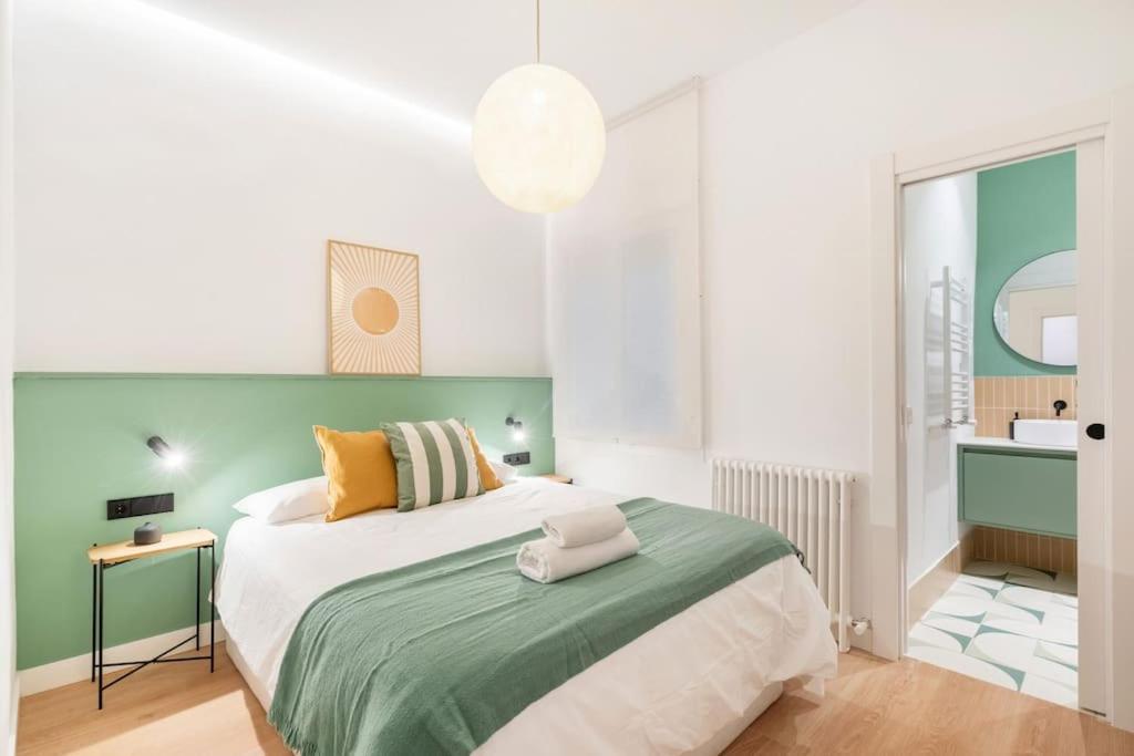 Chueca Fuencarral - 5 Bdrms 5 Baths 12 Pax Apartment Madrid