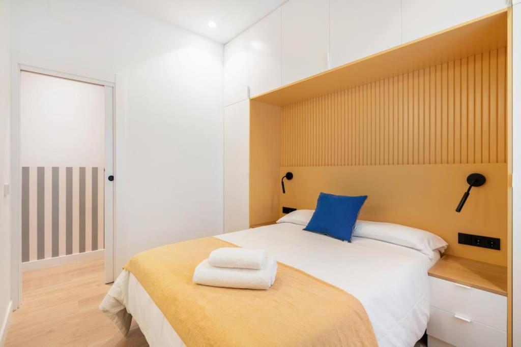 Apartment Chueca Fuencarral - 5 Bdrms 5 Baths 12 Pax