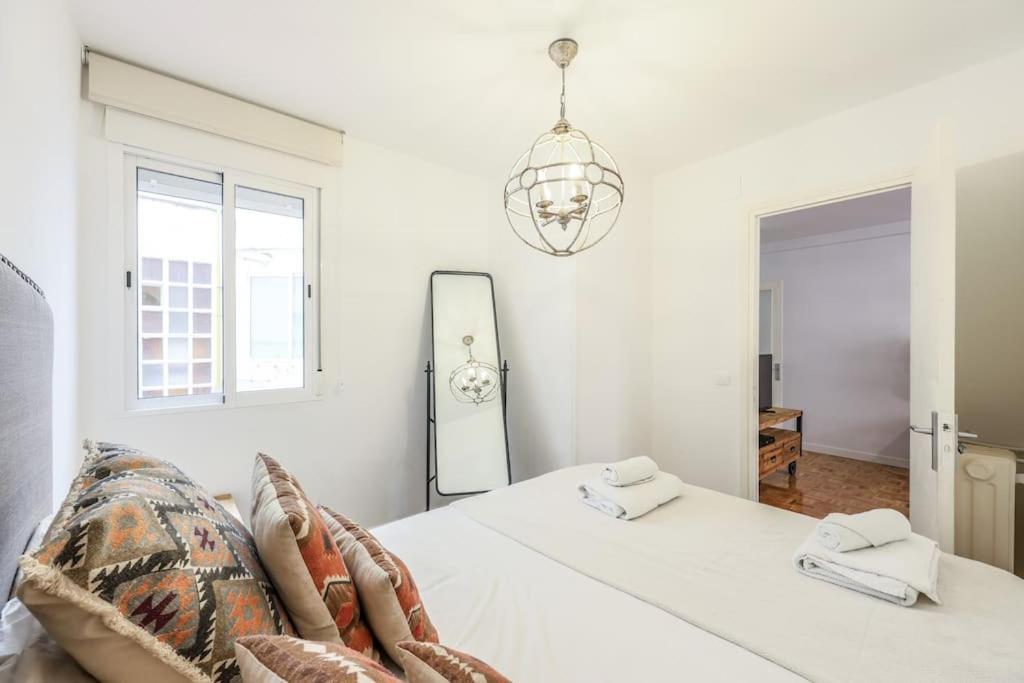 Urban Oasis In - Steps From River Manzanares Apartment *