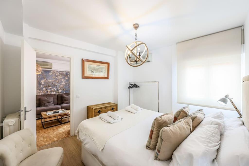 Urban Oasis In - Steps From River Manzanares Apartment *
